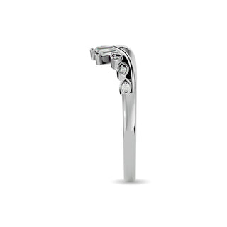 10KT WHITE GOLD 1/8CT TW DIAMOND CHEVRON BAND